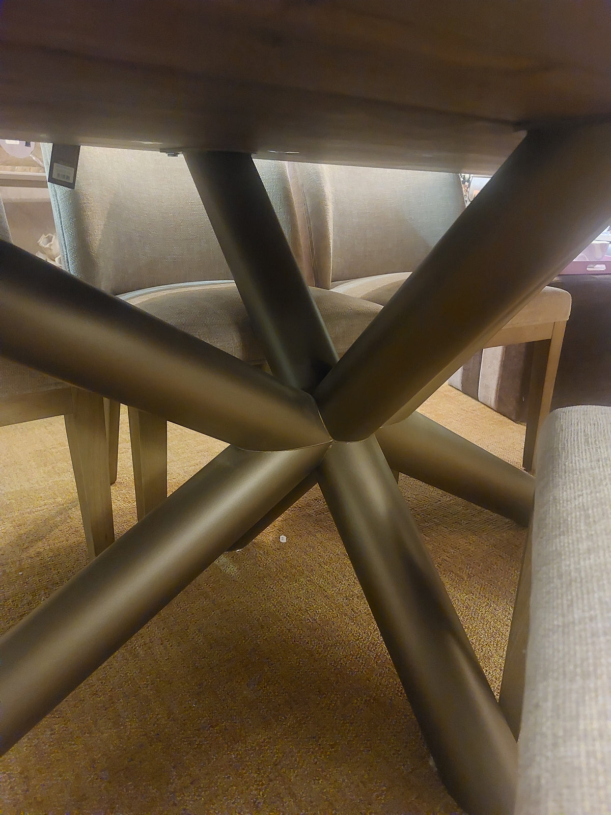 Table de salle à manger en chêne pied en métal bronze