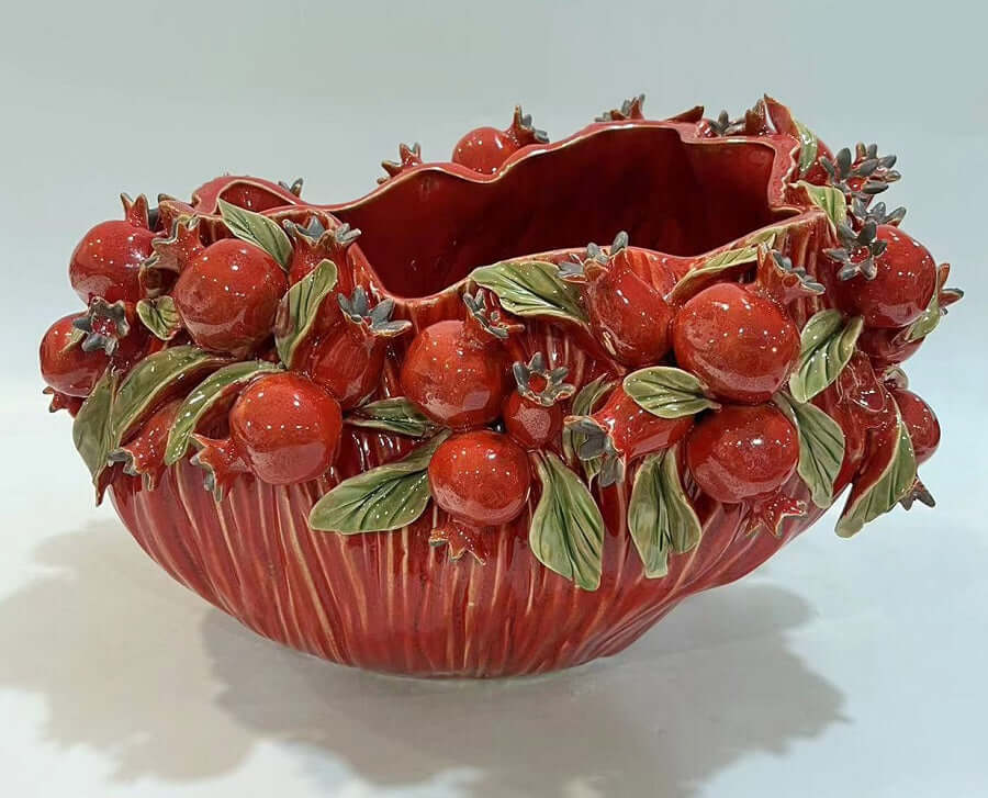 VASE EN CERAMIQUE ROUGE FORMANT DES GRENADES