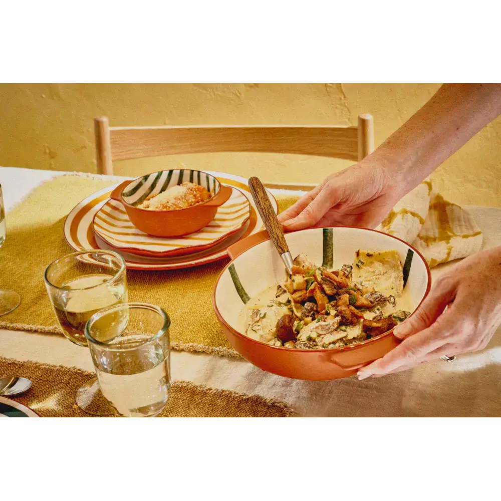 assiettes rayées jaune marque Pomax