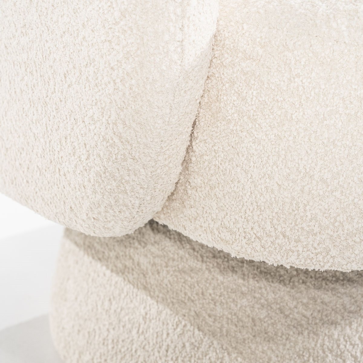 PETIT FAUTEUIL EN BOUCLETTES BLANCHES PIVOTANT