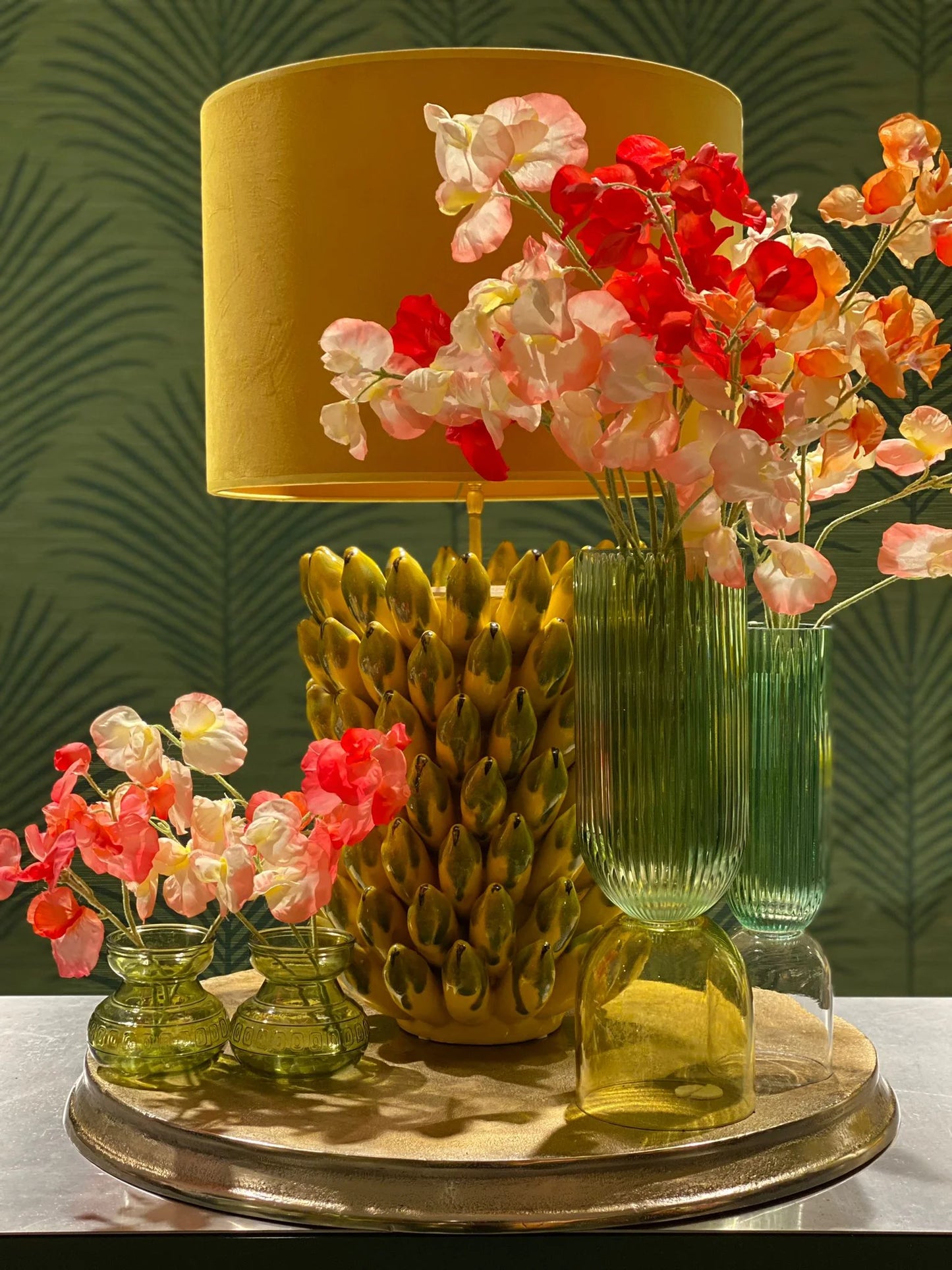 LAMPE EN CÉRAMIQUE JAUNE REPRÉSENTANT DES BANANES