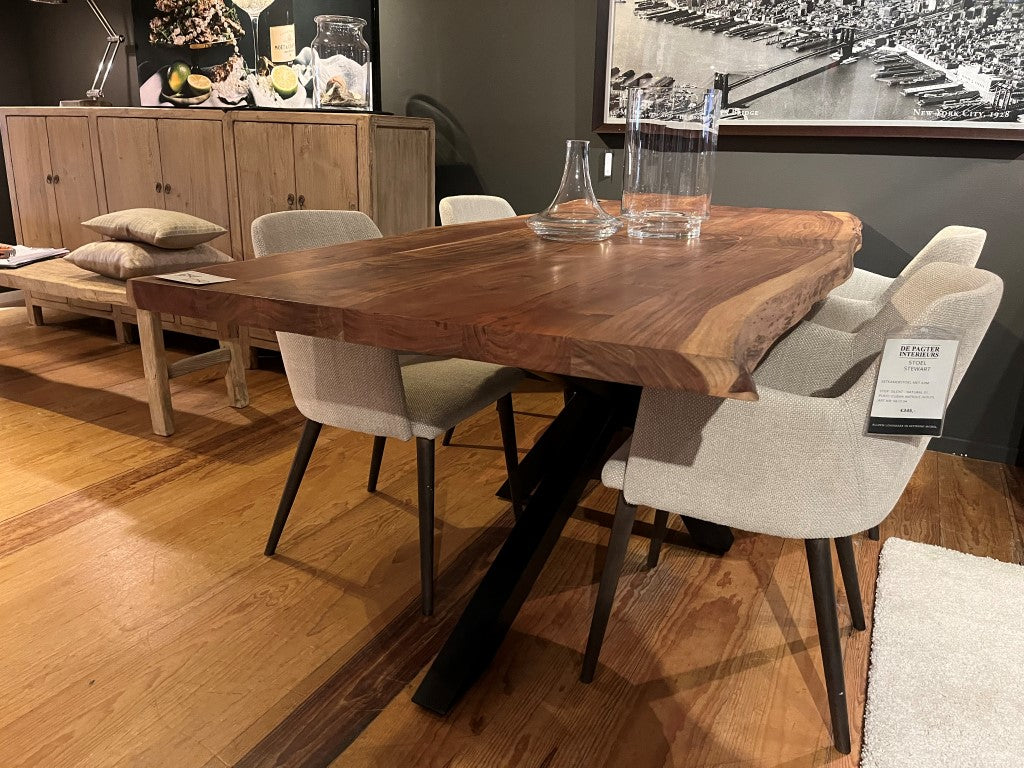 GRANDE TABLE RECTANGLE EN BOIS ET PIEDS METAL NOIRS