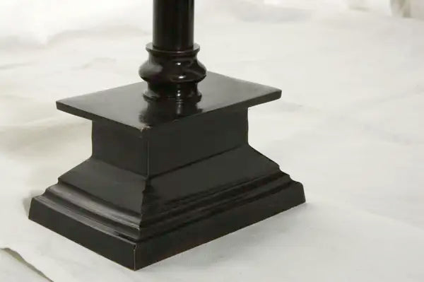 pied de lampe en laiton marron foncé