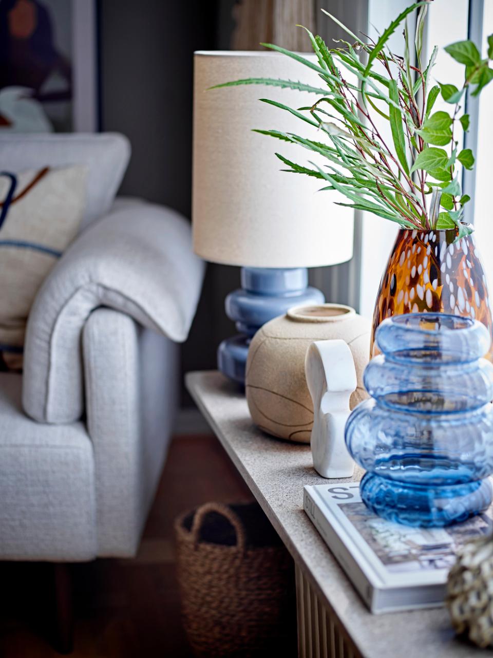 LAMPE A POSER EN VERRE BLEU ET ABAT-JOUR EN LIN BEIGE