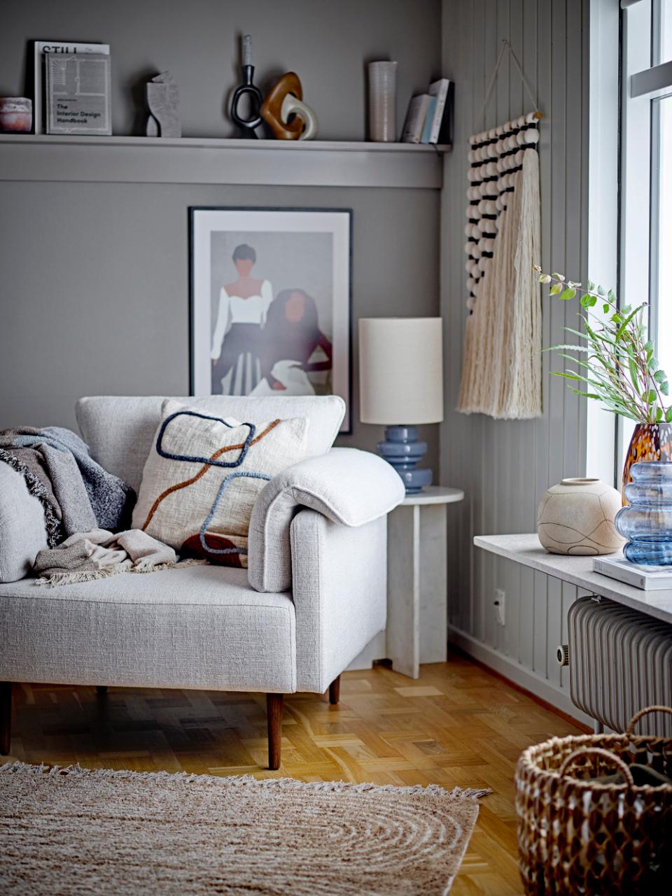LAMPE A POSER EN VERRE BLEU ET ABAT-JOUR EN LIN BEIGE
